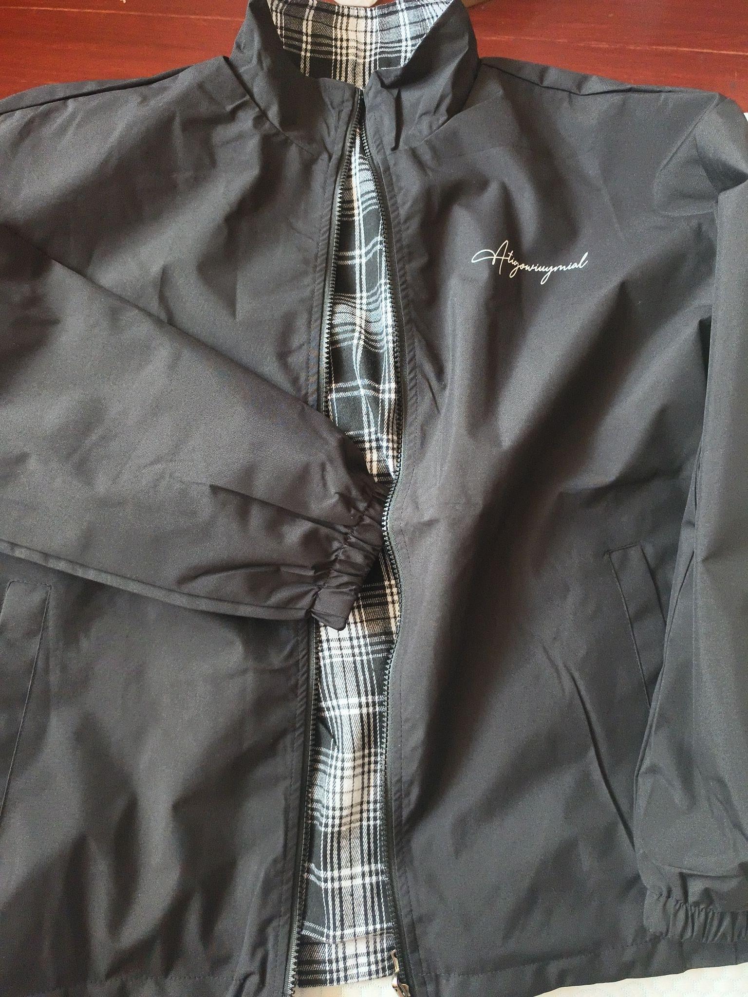 衣服挺好的,面料也好,衣服透气性也很好,孩子喜欢,孩子的朋友看了,也在要链接。